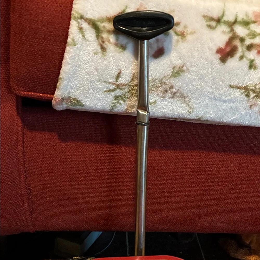 Red Small Kids Wagon Toy- the Handle & Wagon Both Have Dents. - Picture 4 of 10